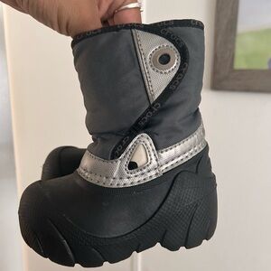 CROCS Kids' Black and Gray Winter Rain Boots Sz 6/7